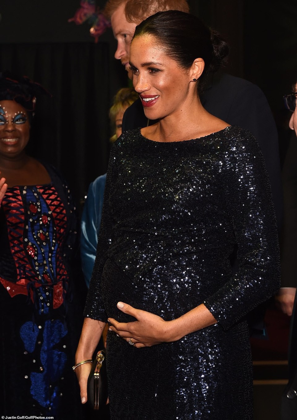 Bà bầu Meghan Markle khoe nhan sắc thanh lịch - Ảnh 3. Bà bầu Meghan Markle khoe nhan sắc thanh lịch - Ảnh 3.