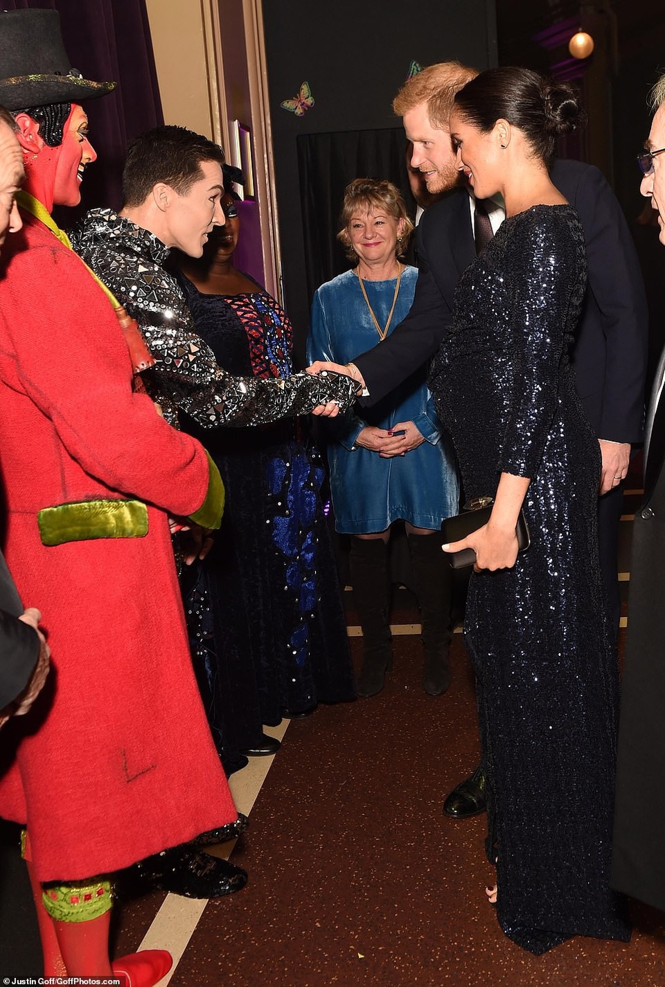 Bà bầu Meghan Markle khoe nhan sắc thanh lịch - Ảnh 4. Bà bầu Meghan Markle khoe nhan sắc thanh lịch - Ảnh 4.