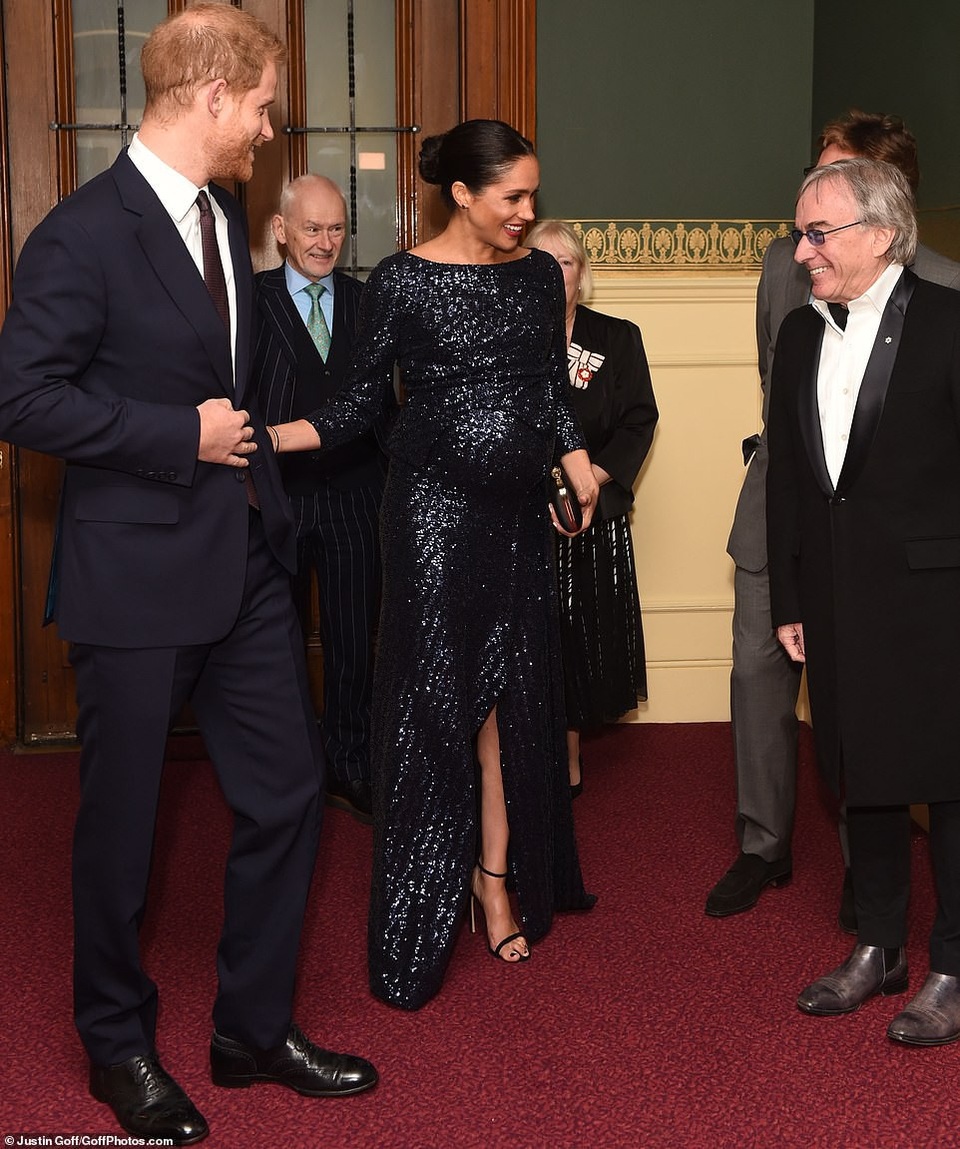 Bà bầu Meghan Markle khoe nhan sắc thanh lịch - Ảnh 5. Bà bầu Meghan Markle khoe nhan sắc thanh lịch - Ảnh 5.