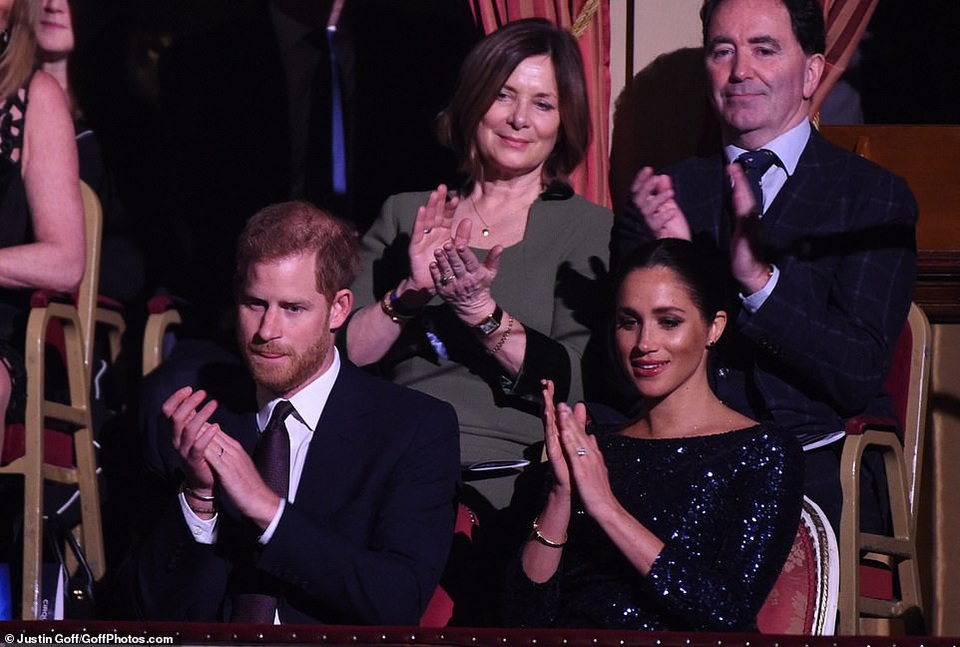 Bà bầu Meghan Markle khoe nhan sắc thanh lịch - Ảnh 9. Bà bầu Meghan Markle khoe nhan sắc thanh lịch - Ảnh 9.