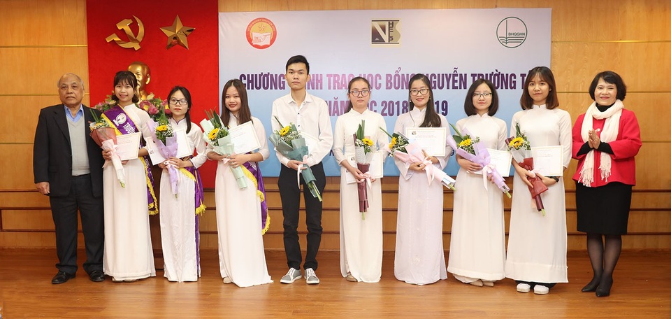 Quỹ Khuyến học Việt Nam trao học bổng Nguyễn Trường Tộ đến nhiều trường đại học ở Thủ đô - Ảnh 9. Quỹ Khuyến học Việt Nam trao học bổng Nguyễn Trường Tộ đến nhiều trường đại học ở Thủ đô - Ảnh 9.