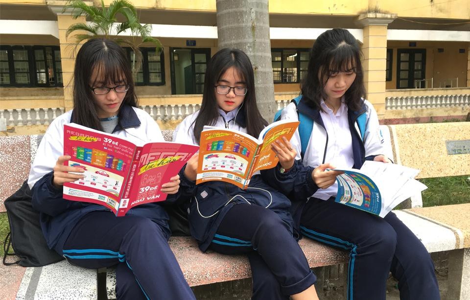 Mega 2019 - Thỏa mong đợi của Teen lớp 12 về một bộ luyện đề chất lượng! - Ảnh 2. Mega 2019 - Thỏa mong đợi của Teen lớp 12 về một bộ luyện đề chất lượng! - Ảnh 2.