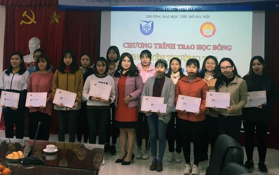 Quỹ Khuyến học Việt Nam trao học bổng Nguyễn Trường Tộ đến nhiều trường đại học ở Thủ đô - Ảnh 1. Quỹ Khuyến học Việt Nam trao học bổng Nguyễn Trường Tộ đến nhiều trường đại học ở Thủ đô - Ảnh 1.
