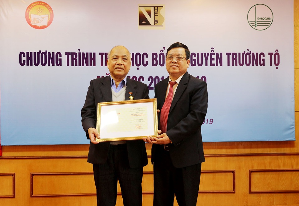 Quỹ Khuyến học Việt Nam trao học bổng Nguyễn Trường Tộ đến nhiều trường đại học ở Thủ đô - Ảnh 8. Quỹ Khuyến học Việt Nam trao học bổng Nguyễn Trường Tộ đến nhiều trường đại học ở Thủ đô - Ảnh 8.