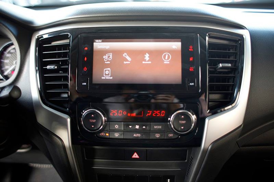 Mitsubishi Triton 2019 ra mắt tại Việt Nam, giá từ 730,5 triệu đồng - Ảnh 8. Mitsubishi Triton 2019 ra mắt tại Việt Nam, giá từ 730,5 triệu đồng - Ảnh 8.