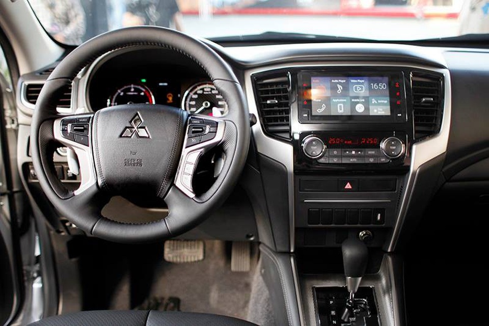 Mitsubishi Triton 2019 ra mắt tại Việt Nam, giá từ 730,5 triệu đồng - Ảnh 6. Mitsubishi Triton 2019 ra mắt tại Việt Nam, giá từ 730,5 triệu đồng - Ảnh 6.