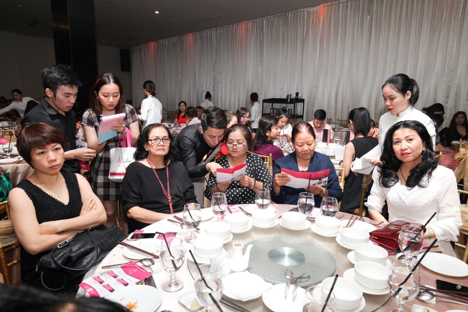 R’meilan đi đến đâu phụ nữ đẹp đến đó - Ảnh 3. R’meilan đi đến đâu phụ nữ đẹp đến đó - Ảnh 3.