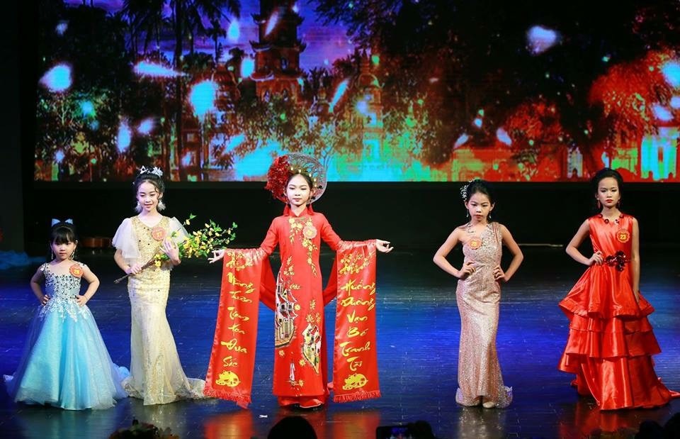 6 gương mặt giành ngôi vị cao nhất của Gương mặt tài năng nhí 2018 - 1 Lĩnh vực mẫu có 45 thí sinh tham gia thi chung kết trong trang phục dạ hội chủ đề mùa xuân. Trần Tuệ Lâm với bộ áo dài quốc phục màu đỏ và những bước catwalk tự tin, duyên dáng đã chinh phục toàn bộ Ban giám khảo với điểm số tuyệt đối dành ngôi vị Quán quân 1 lĩnh vực Model.