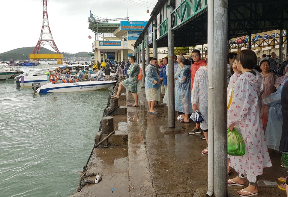 Bến tàu đón khách tham quan Vịnh Nha Trang nhộn nhịp sau kỳ nghỉ - 6 Bến tàu đón khách tham quan Vịnh Nha Trang nhộn nhịp sau kỳ nghỉ - 6