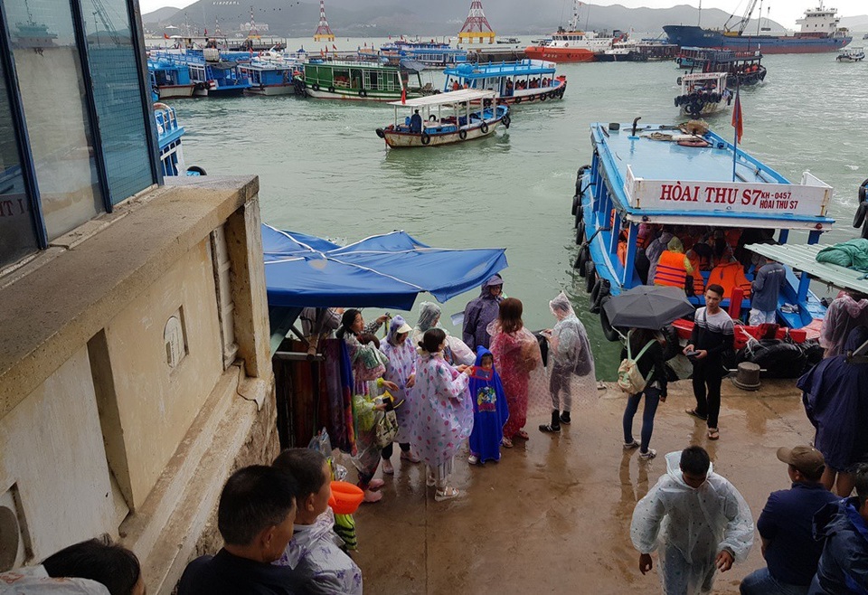 Bến tàu đón khách tham quan Vịnh Nha Trang nhộn nhịp sau kỳ nghỉ - 8 Bến tàu du lịch Cầu Đá nhộn nhịp khách trở lại sau kỳ nghỉ Tết Dương lịch