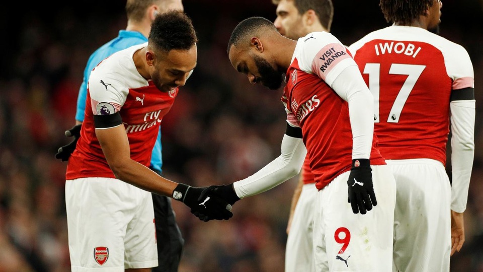 Nhìn lại chiến thắng tưng bừng trong ngày đầu năm của Arsenal - 15
Pha ăn mừng điệu đà giữa Lacazette và Aubameyang