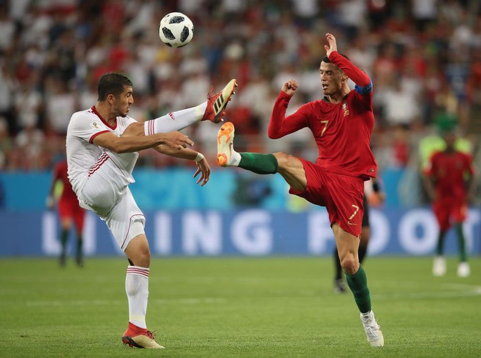 Top 6 hậu vệ đáng chú ý ở Asian Cup 2019: Gọi tên Quế Ngọc Hải - 3
Trước thềm World Cup, Majid Hosseini mới chỉ có 1 lần khoác áo đội tuyển Iran. Dù vậy, cờ đã đến tay trung vệ 22 tuổi này khi trung vệ số 1 Rouzbeh Cheshmi chấn thương. Thực tế, Majid Hosseini đã chơi quá tốt trong các trận đấu với Tây Ban Nha và Bồ Đào Nha. Nhờ đó, sau giải đấu, anh đã được chuyển sang khoác áo CLB Trabzonspor ở Thổ Nhĩ Kỳ. Dù còn trẻ nhưng Majid Hosseini là một trong những cái tên đáng chú ý nhất hàng thủ Iran.