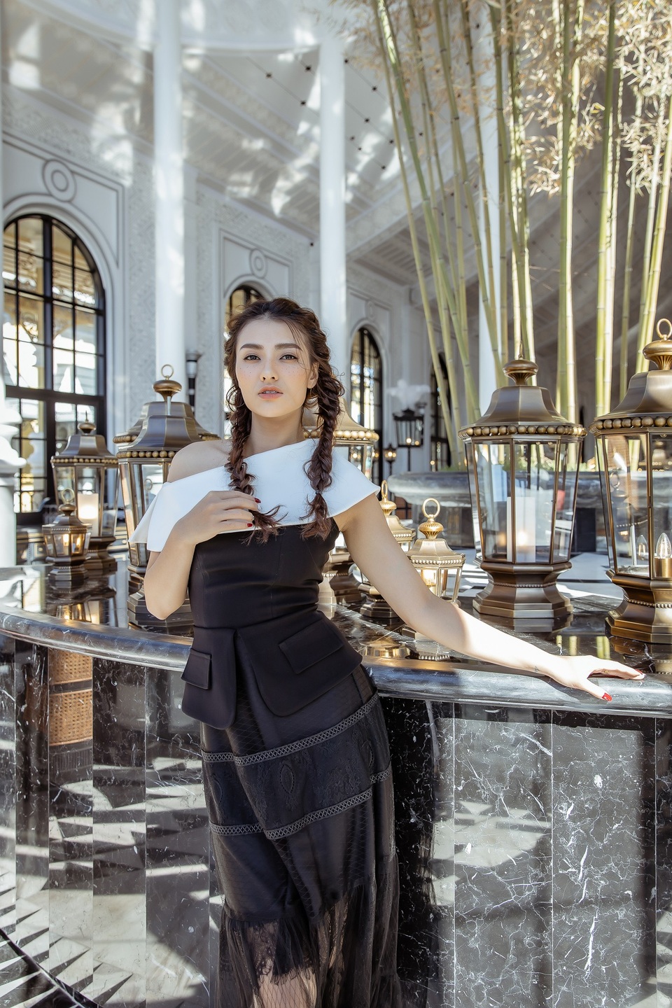 Người đẹp đã tạm biệt mái tóc ngắn cá tính để làm mới mình với mái tóc dài quyến rũ hơn.  