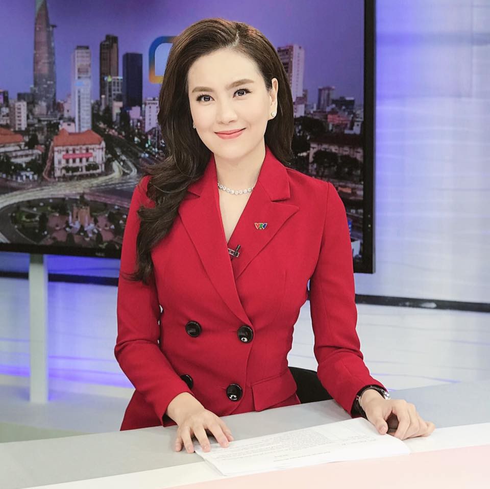 BTV Mai Ngọc: “Bận rộn đến mấy, tôi vẫn luôn vào bếp nấu cơm cho chồng” - 1 Mai Ngọc xuất hiện trên bản tin Việt Nam hôm nay số đầu tiên.