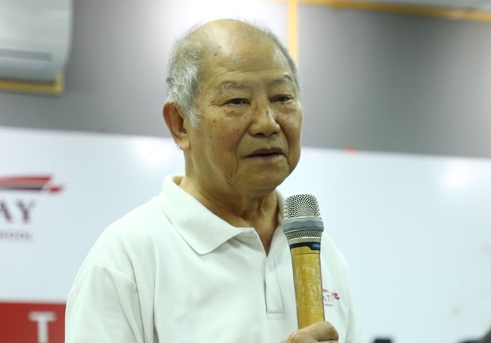 “Môn Văn giúp tạo ra sự rung động của tâm hồn” - 2
Nhà giáo Phạm Toàn tại tọa đàm.