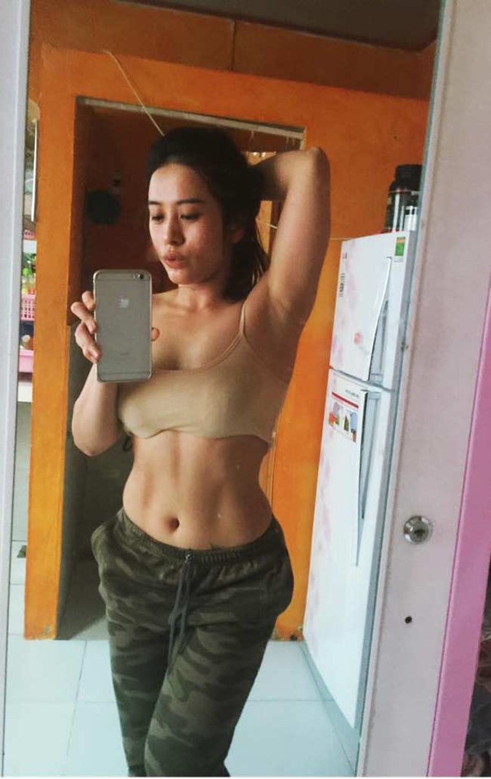 Nhiều cô gái Việt có mặt xinh búp bê nhưng cơ bắp khiến đàn ông "run rẩy" - 11
Cô được ví như Jennifer Lopez của Việt Nam hay Kim siêu vòng 3 phiên bản Việt.