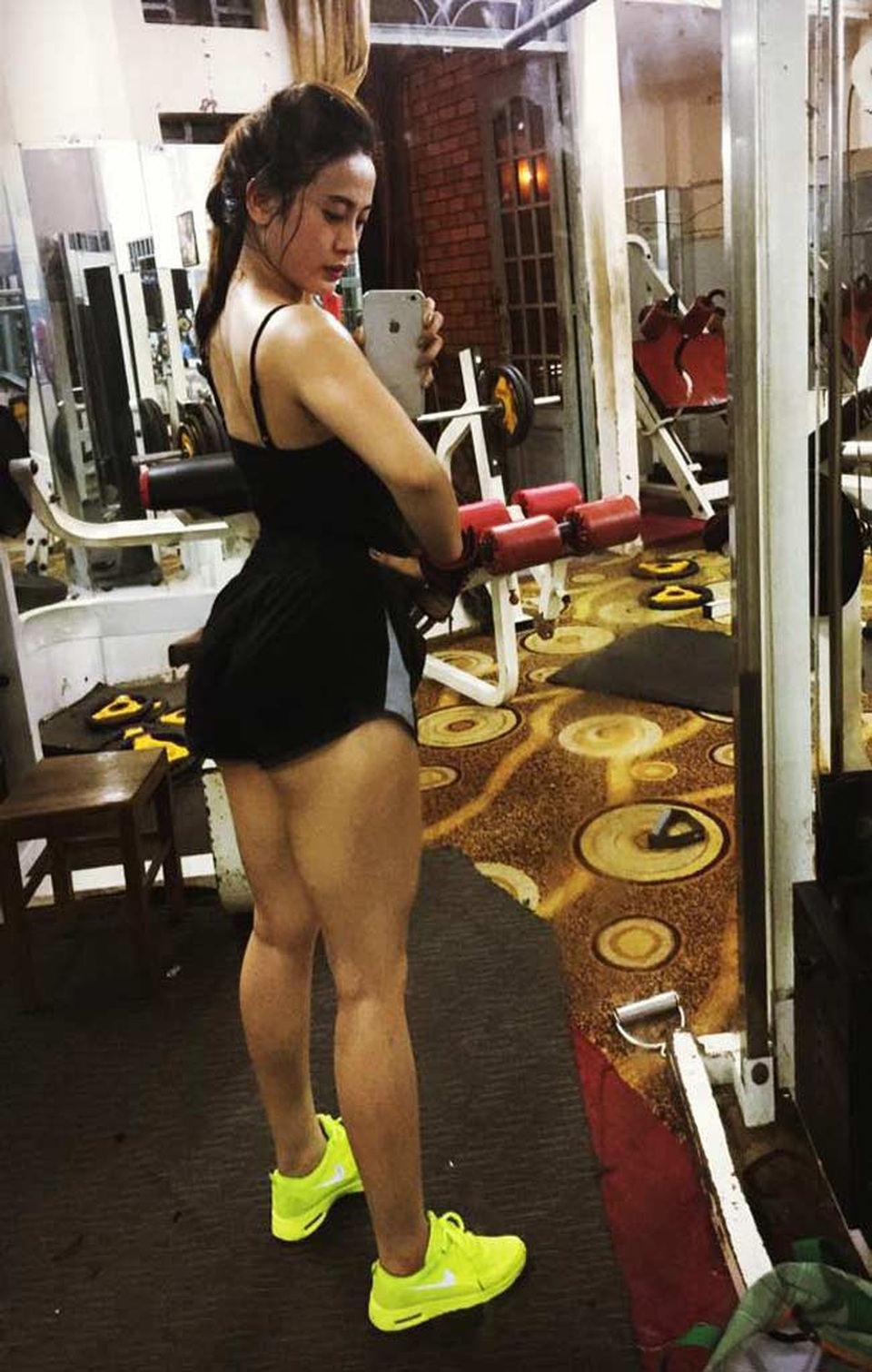 Nhiều cô gái Việt có mặt xinh búp bê nhưng cơ bắp khiến đàn ông "run rẩy" - 10
Cao 1m60, nặng 54kg, điểm nhấn đáng chú ý nhất mà Roxy là vòng 3 trên 1 mét.