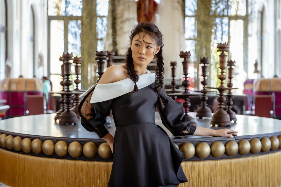 Gương mặt đậm chất Á đông với gò má cao, xương hàm vuông, mắt nhỏ... của Mai Giang thích hợp với hình ảnh của những cô gái miền Tây Bắc.