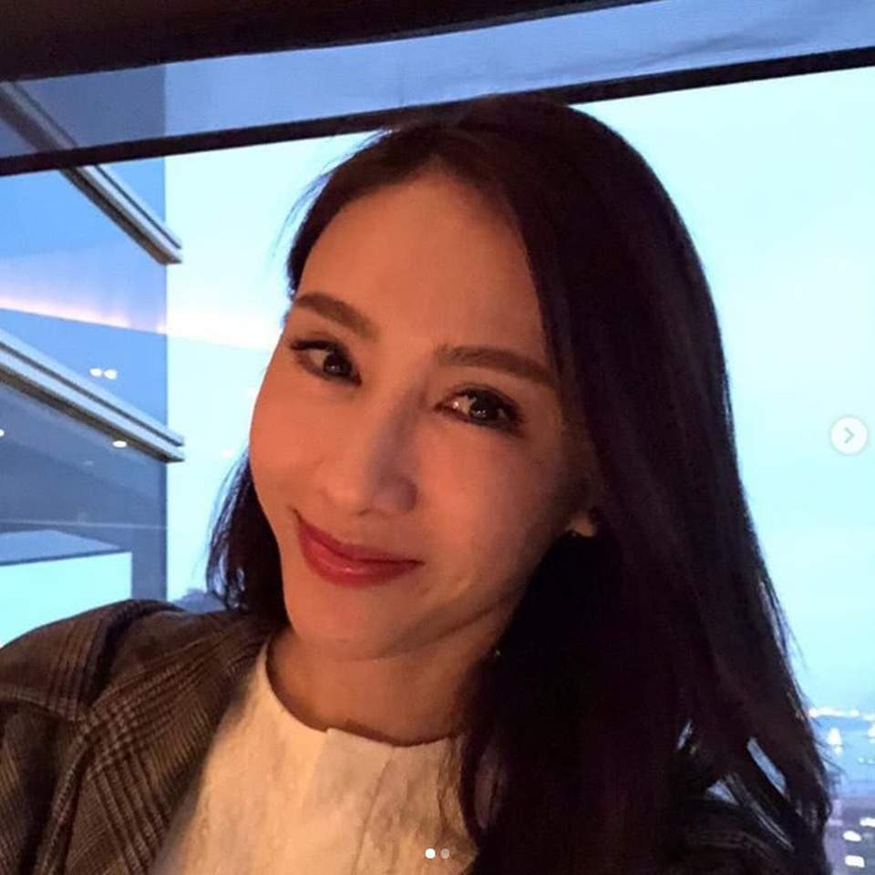 Cuộc sống viên mãn của hoa đán Lê Tư bên “ông xã” tật nguyền - 8
Từ khi lập gia đình, Lê Tư ít xuất hiện trên truyền thông. Tuy nhiên, cô thỉnh thoảng vẫn chia sẻ những hình ảnh của bản thân trên trang cá nhân. Ở tuổi 47, cô vẫn rất xinh đẹp và cuốn hút.
