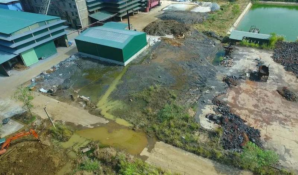 Vụ dân chặn xe nghi chở hóa chất độc hại: Chạy thử nghiệm rồi mới xin vận hành - 1
Theo Phòng TN-MT huyện Triệu Sơn, nhà máy đã chạy thử nghiệm thời gian qua. Tuy nhiên, đến nay mới báo cáo xin phép UBND tỉnh Thanh Hóa (Ảnh: Người dân cung cấp).