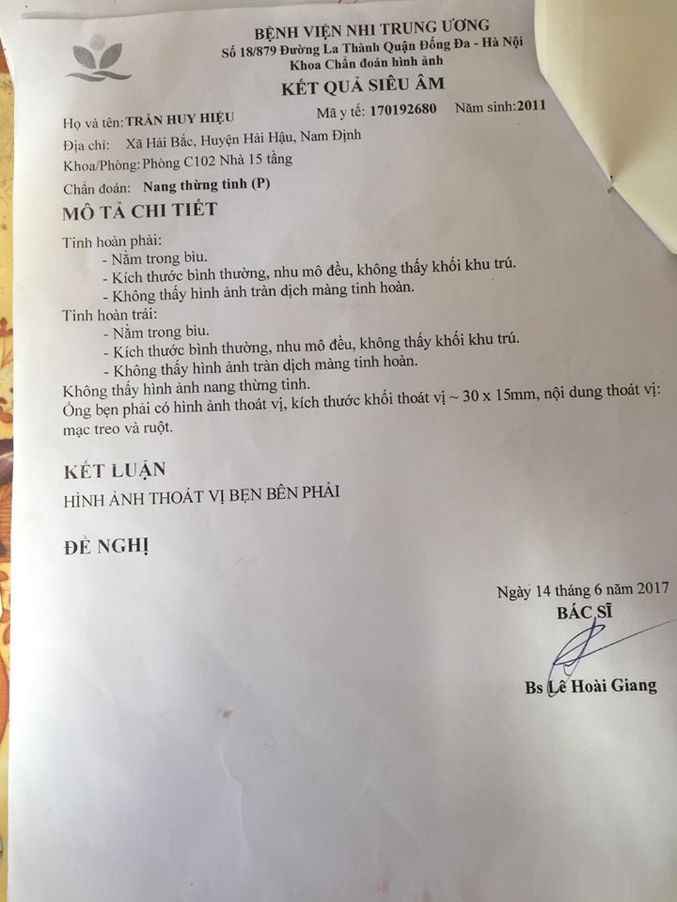 Đớn đau người mẹ trẻ ôm con bệnh tim quỳ lạy trước di ảnh của chồng - 5 Hiện cậu bé còn bị thêm cả thoát vị bẹn bên phải.