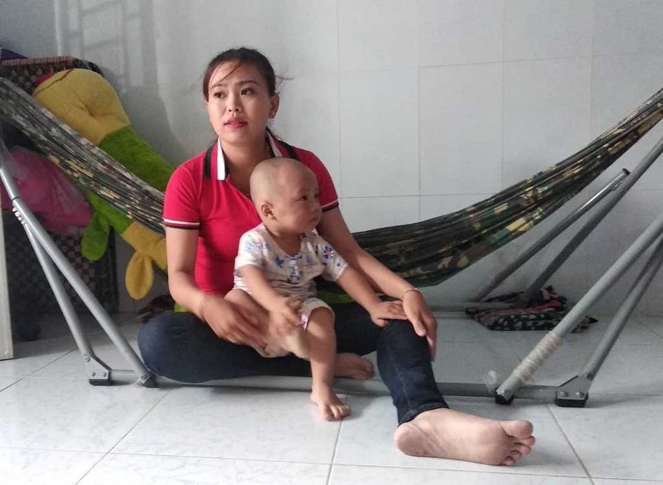 Bảo mẫu tát liên tiếp bé trai 19 tháng, nói dối là… ngã cầu thang - 2 Mẹ bé Huy trao đổi với PV