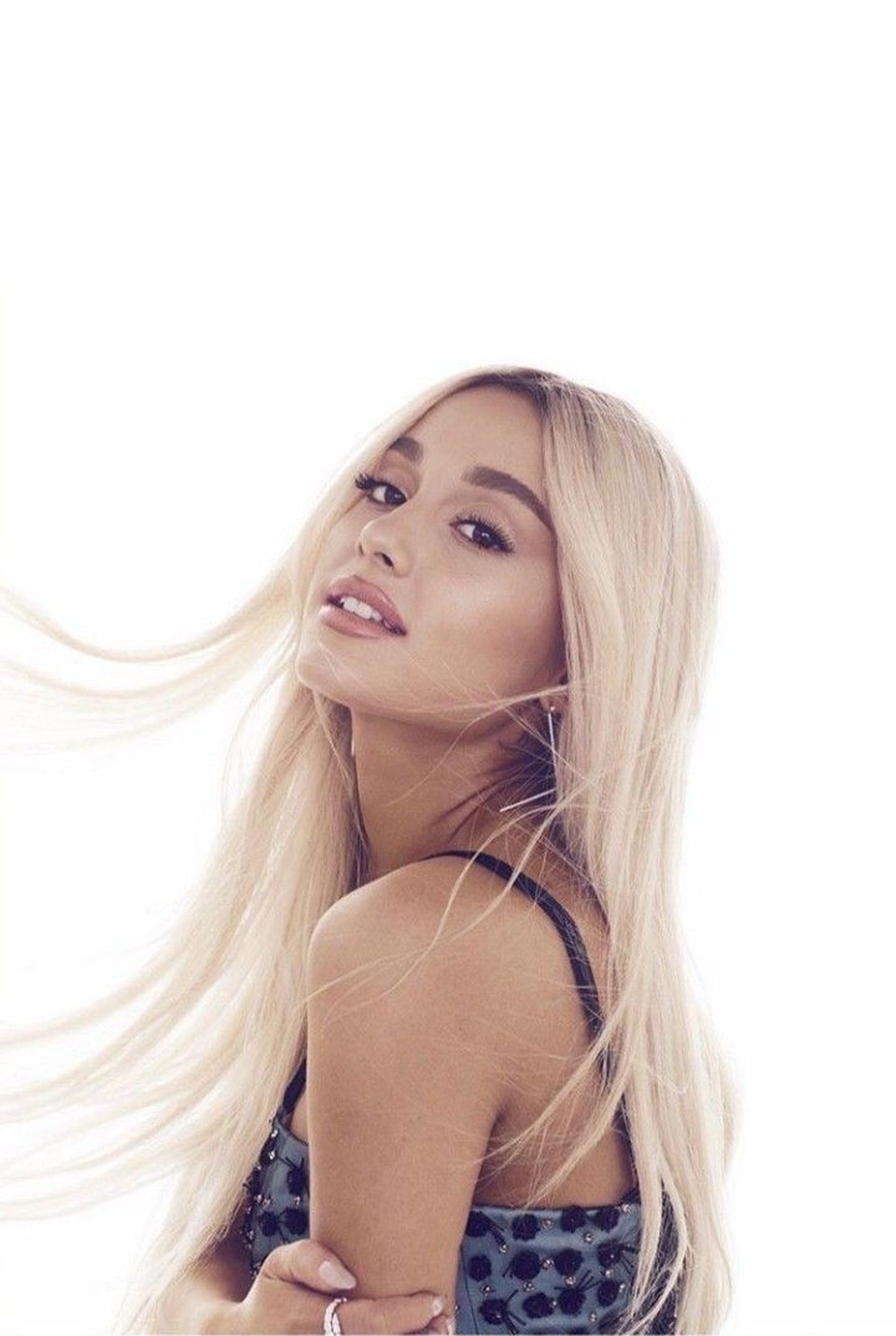 Vừa tuyên bố “làm người độc thân vui tính”, Ariana Grande xuất hiện bên bạn trai cũ - Ảnh 12. Vừa tuyên bố “làm người độc thân vui tính”, Ariana Grande xuất hiện bên bạn trai cũ - Ảnh 12.