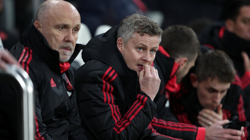 Nhìn lại chiến thắng thứ tư liên tiếp của Solskjaer cùng Man Utd - 6
Solskjaer cùng ban huấn luyện Man Utd có chút lo lắng trước trận đấu, khá lâu đội bóng này không thắng liền hai trận trên sân khách