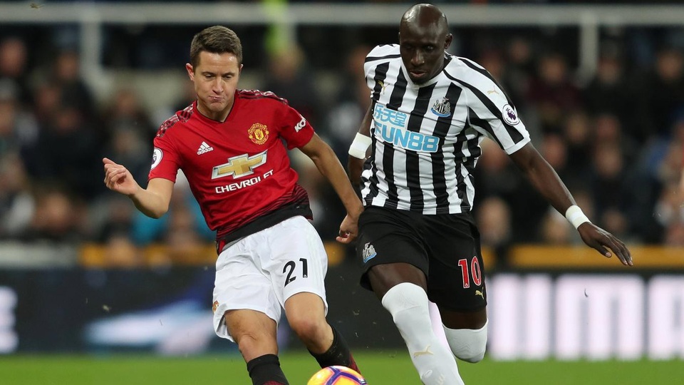 Nhìn lại chiến thắng thứ tư liên tiếp của Solskjaer cùng Man Utd - 12
Pha tranh bóng giữa những cầu thủ chơi ở tuyến giữa, Herrera và Diame