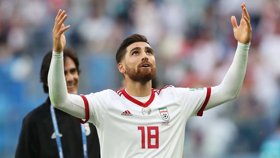 Top 10 ngôi sao đắt giá nhất Asian Cup 2019: Son Heung Min không có đối thủ - 2
Ở mùa giải trước, Alireza Jahanbakhsh là Vua phá lưới giải VĐQG Hà Lan. Ngay sau World Cup 2018, chân sút số 1 Iran đã chuyển sang khoác áo Brighton. Dù chưa ghi được bàn thắng nào cho CLB Premier League ở mùa này (chủ yếu do chấn thương liên miên) nhưng Alireza Jahanbakhsh vẫn được đánh giá khá cao. Mức phí chuyển nhượng của cầu thủ này vào khoảng 18 triệu euro.
