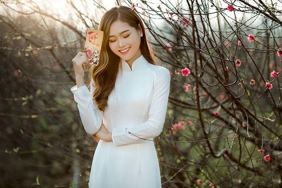 Nữ sinh ĐH Kinh tế Quốc dân khoe sắc bên hoa đào đầu mùa - 10 Nữ sinh ĐH Kinh tế Quốc dân khoe sắc bên hoa đào đầu mùa - 10