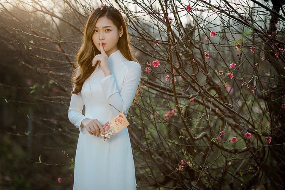 Nữ sinh ĐH Kinh tế Quốc dân khoe sắc bên hoa đào đầu mùa - 8 Trong tương lai cô gái xứ Thanh muốn trở thành một người tự lập, có công việc ổn định và có thể lo được cho gia đình mình. Bên cạnh đó Trà cũng mong sẽ đủ tự tin, can đảm và đủ duyên để theo đuổi con đường trở thành diễn viên, dù ở thời điểm hiện tại cơ hội với diễn xuất của cô chưa có nhiều