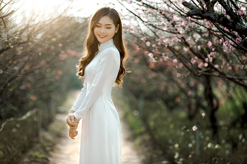Nữ sinh ĐH Kinh tế Quốc dân khoe sắc bên hoa đào đầu mùa - 1 Cù Thị Trà hiện đang là sinh viên năm hai, ngành Kế toán, trường ĐH Kinh tế Quốc dân. Mới đây Trà vừa có những khoảnh khắc đáng nhớ chụp cùng hoa đào.