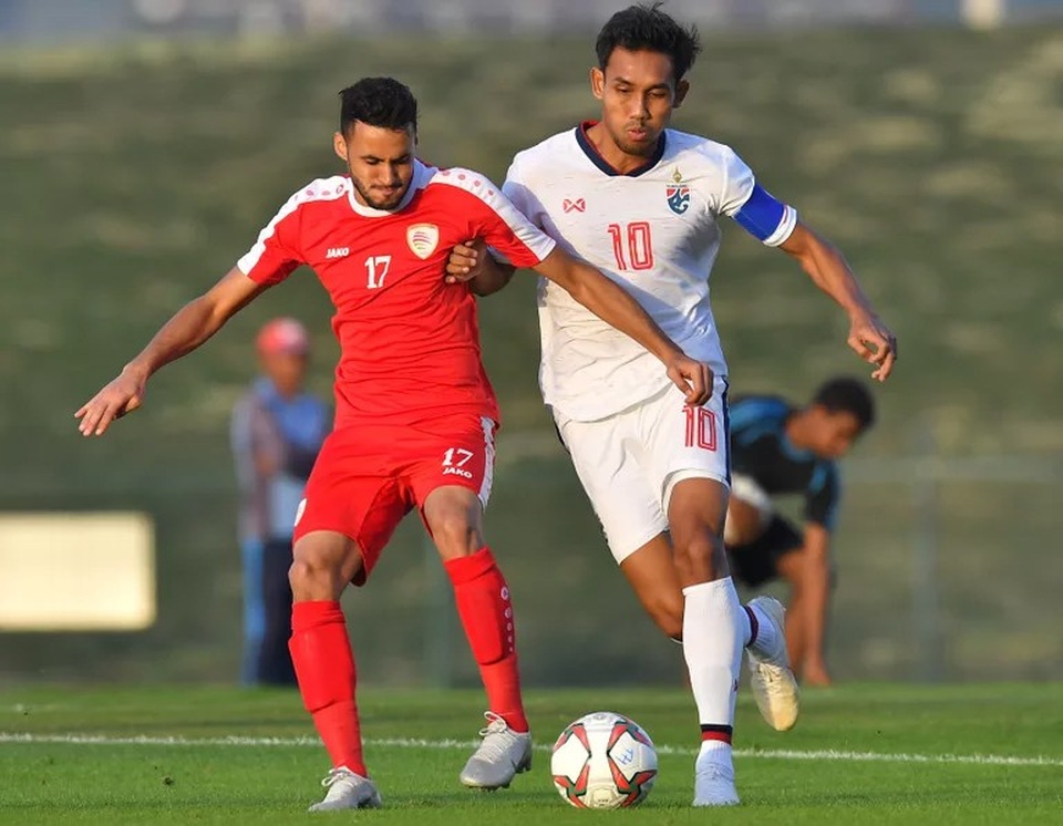 Đội tuyển Thái Lan thua trắng Oman trước thềm Asian Cup 2019 - 1
Dangda (phải) là đội trưởng của Thái Lan ở Asian Cup 2019