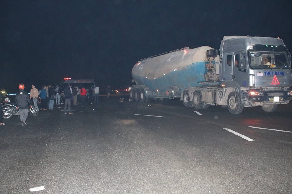 
Người dân sẽ còn chết nhiều một khi Tổng cục Đường bộ không xử lý cấp bách những khiếm khuyết tại ngã tư này- ông Hồng nói.
