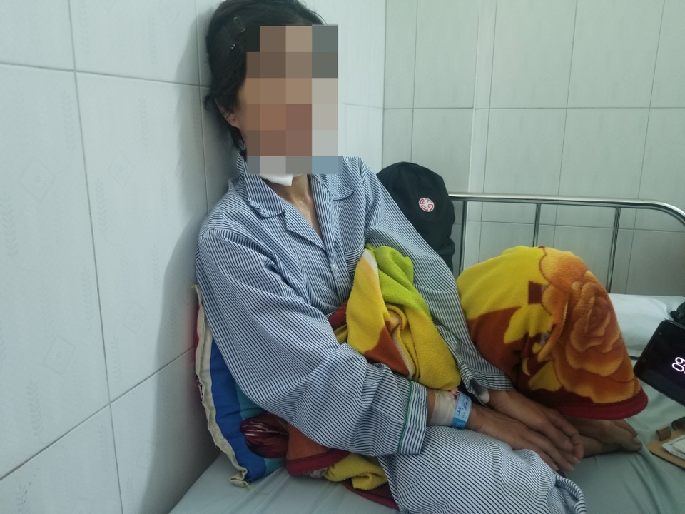 Sau ly hôn, vợ bị chồng cũ bạo hành dã man, cắt tai - 2
Bà Hoa với nhiều vết thương trên cơ thể