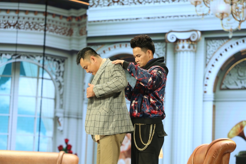 Tự Long đóng “bố thuê” của Xuân Bắc khiến khán giả cười chảy nước mắt - 11 Tự Long đóng “bố thuê” của Xuân Bắc khiến khán giả cười chảy nước mắt - 11
