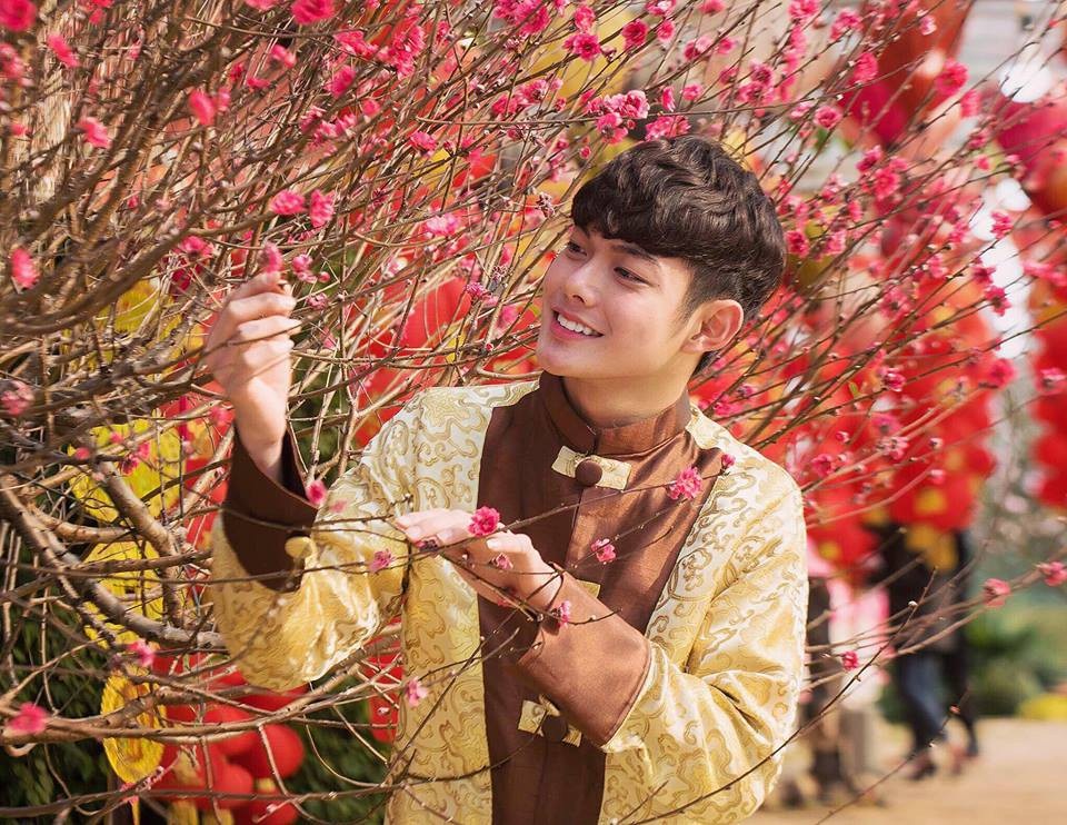 "Hot boy hát dân ca": Chạm tay vào giấc mơ - 5 "Hot boy hát dân ca": Chạm tay vào giấc mơ - 5