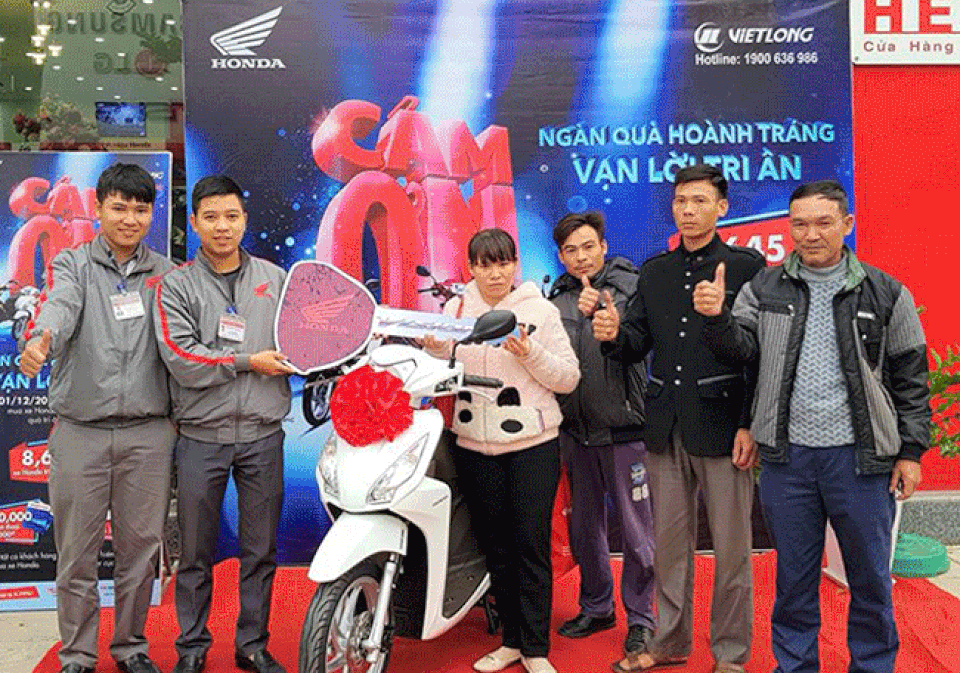 Mua xe máy Honda, hơn 3.300 khách hàng trúng thưởng nhận thêm xe cùng loại - 2 Mua xe máy Honda, hơn 3.300 khách hàng trúng thưởng nhận thêm xe cùng loại - 2