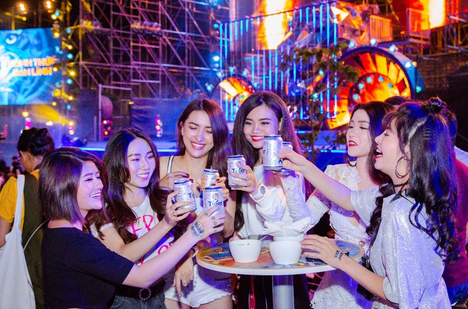 2 năm Countdown Tiger Remix, Mỹ Tâm, Sơn Tùng, Đông Nhi vẫn khiến fan khản giọng - Ảnh 12. 2 năm Countdown Tiger Remix, Mỹ Tâm, Sơn Tùng, Đông Nhi vẫn khiến fan khản giọng - Ảnh 12.