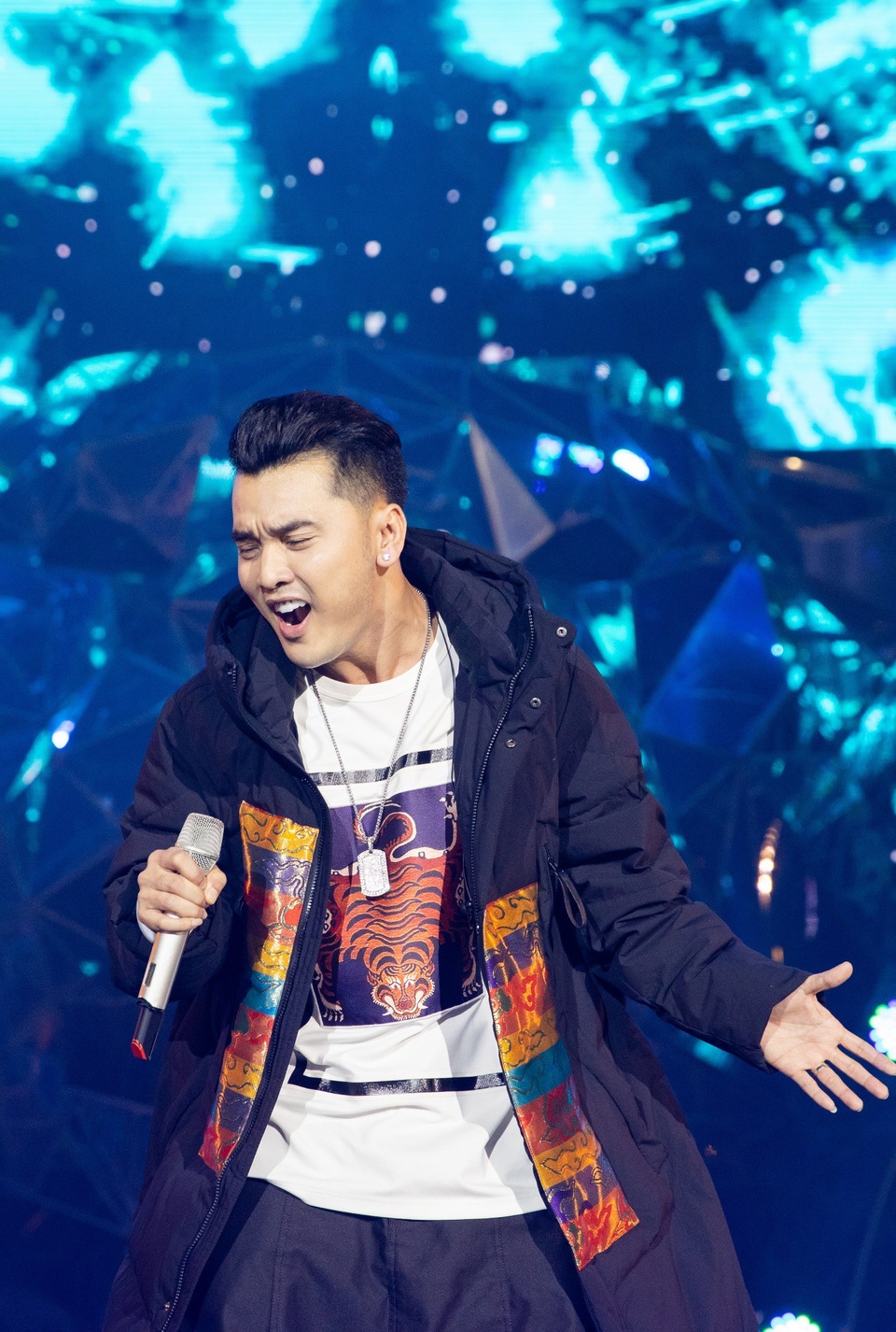 2 năm Countdown Tiger Remix, Mỹ Tâm, Sơn Tùng, Đông Nhi vẫn khiến fan khản giọng - Ảnh 3. 2 năm Countdown Tiger Remix, Mỹ Tâm, Sơn Tùng, Đông Nhi vẫn khiến fan khản giọng - Ảnh 3.