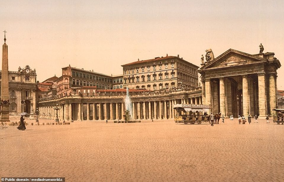 
Quảng trường St. Peter ở thành Vatican.
