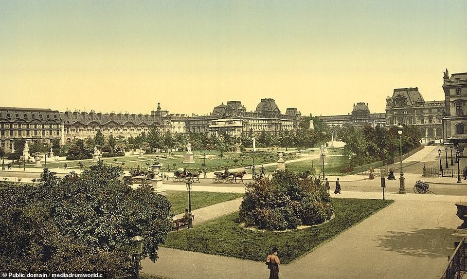 
Bảo tàng Louvre, Paris, Pháp.
