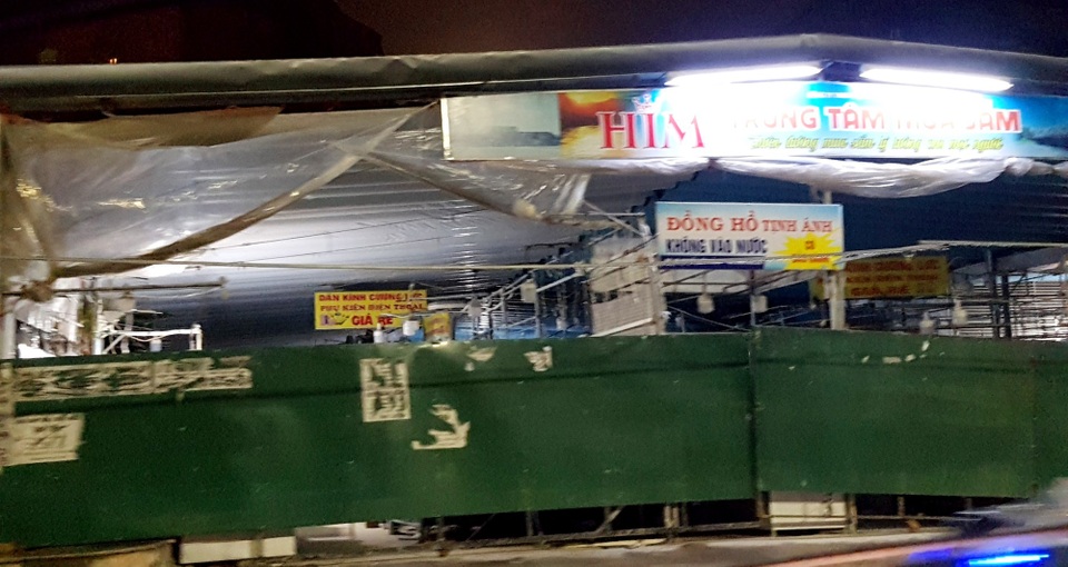 Ra "tối hậu thư" yêu cầu thực hiện nghiêm lệnh của Chủ tịch tỉnh Thừa Thiên Huế! - 1 Trung tâm mua sắm trái phép sẽ bị thiết lập hàng rào cứng, và cắt toàn bộ điện từ ngày 8/1