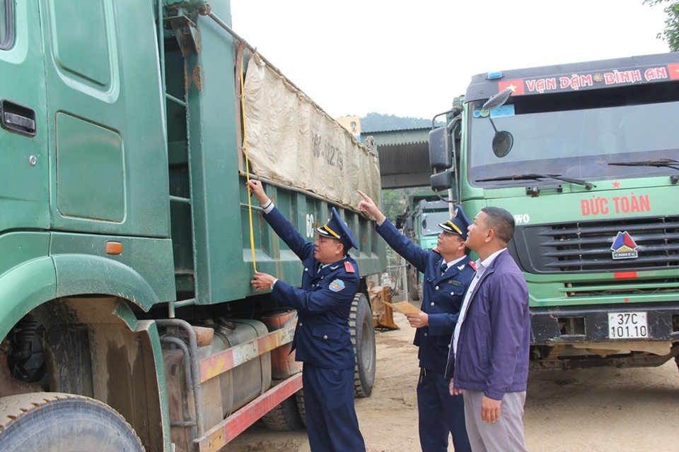 Doanh nghiệp cắt thành thùng và cam kết chạy đúng tải trọng xe tại Nghệ An - 4 Những thùng xe vi phạm được cắt bỏ.
