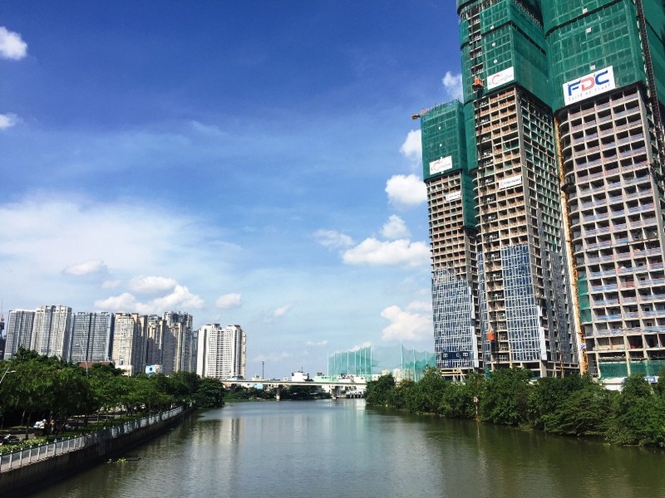 TPHCM: "Nghẽn" thủ tục hành chính làm sụt giảm nguồn cung dự án BĐS 2019 - 1 Hiệp hội Bất động sản TPHCM tỏ ra quan ngại cho thị trường bất động sản thành phố trong năm 2019 khi quy mô thị trường bị sụt giảm khá lớn trong năm 2018. Ảnh: Đại Việt
