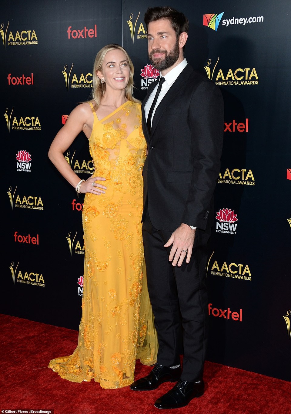 Emily Blunt lộng lẫy với váy vàng - Ảnh 4.