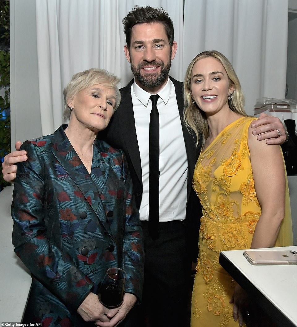 Emily Blunt lộng lẫy với váy vàng - Ảnh 12.