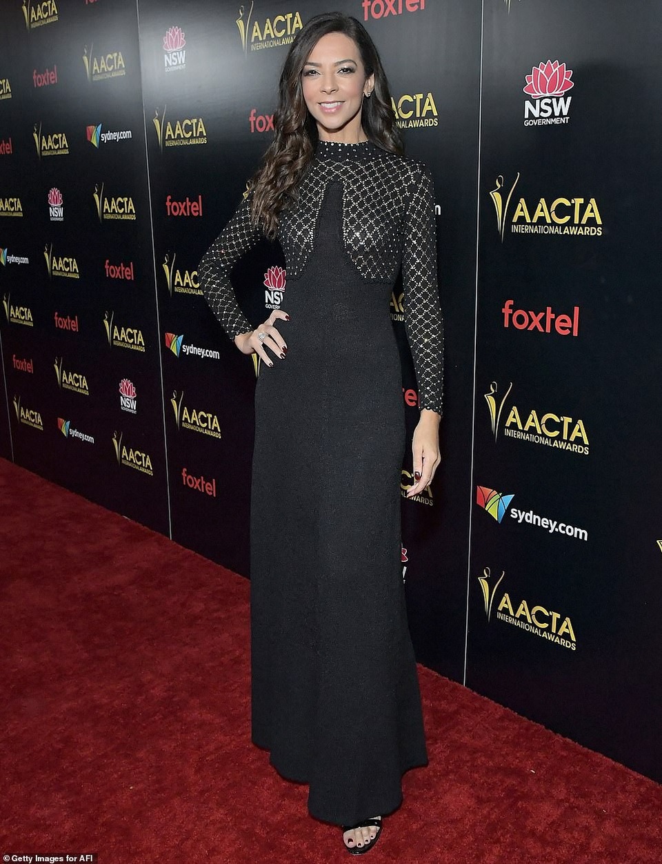 Emily Blunt lộng lẫy với váy vàng - Ảnh 14.