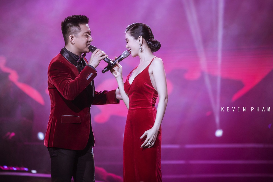 Tuấn Hưng bất ngờ tiết lộ sắp lên chức bố lần 3 - 10 Các ca sĩ đã có một đêm nhạc đầy thăng hoa.